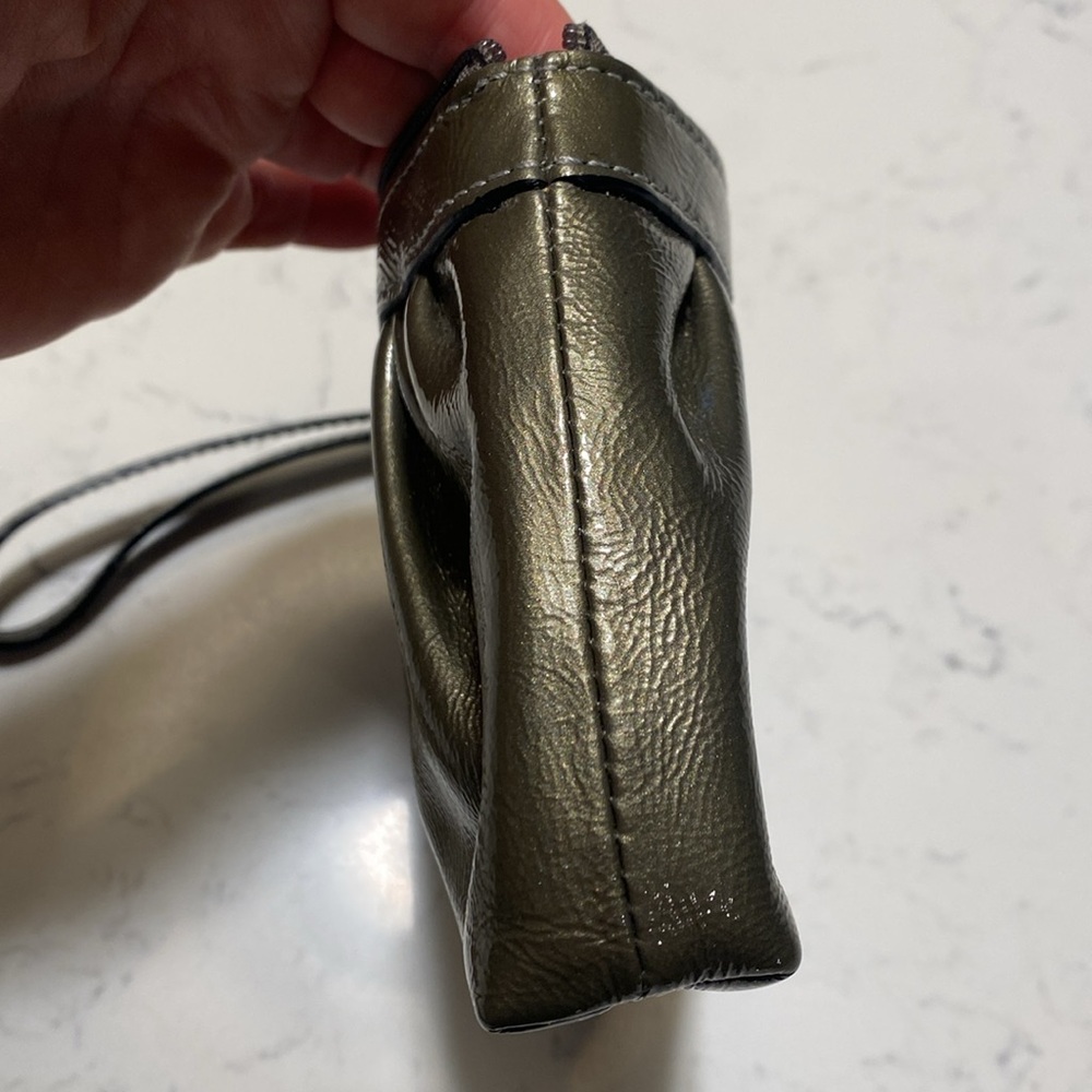 COACH Wristlet 7” x 4.5” pocket inside metallic color vintage - Picture 4 of 10